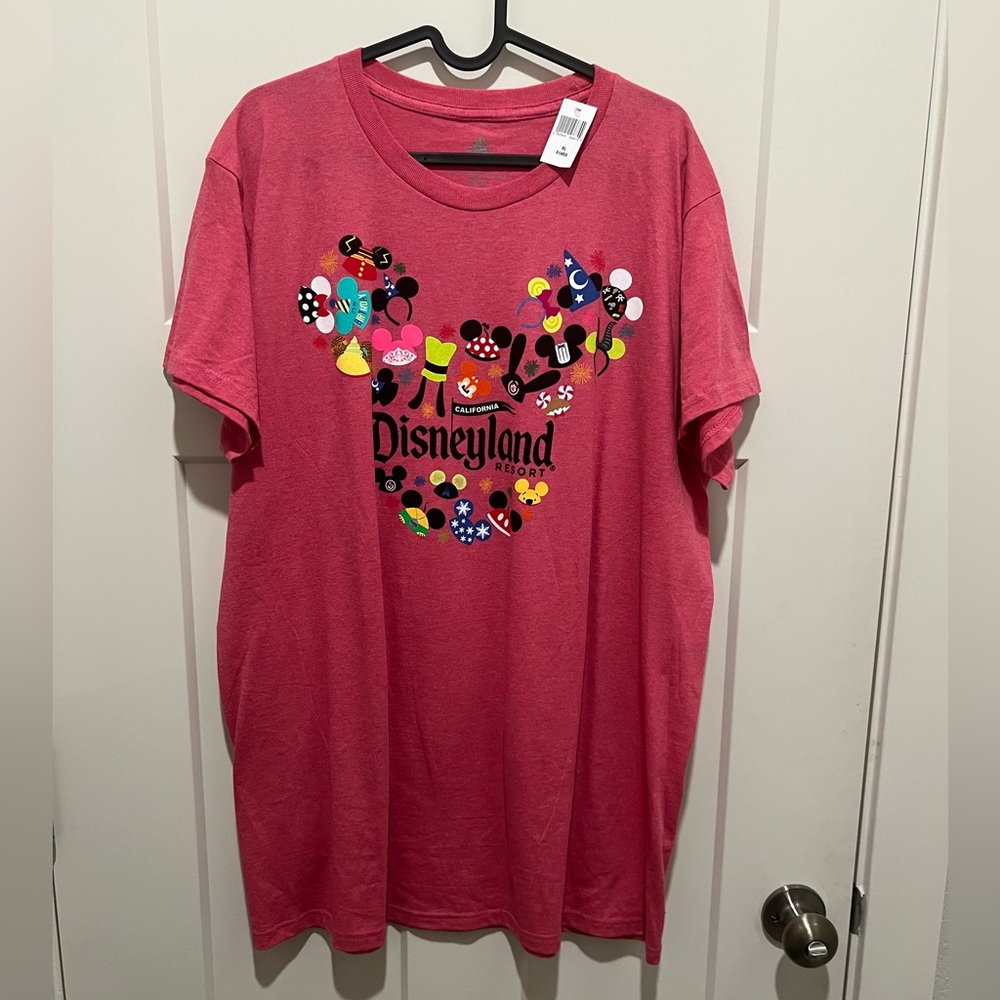 NWT Disneyland and characters tee shirt
